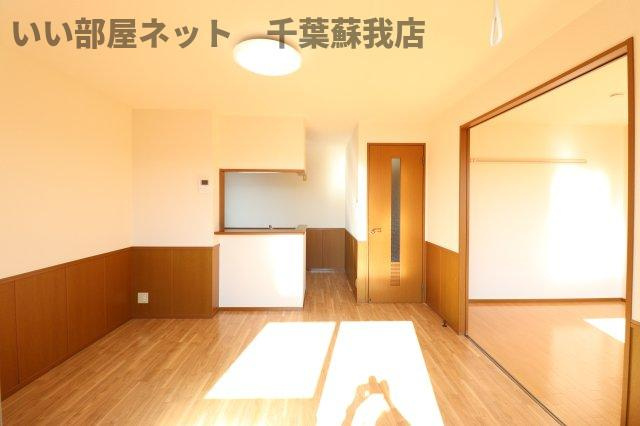 ヴィクトワールＢの居間・リビング|使いやすい居間です