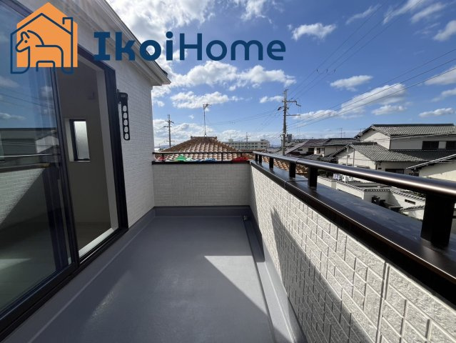 明石市朝霧東町2丁目　新築戸建のバルコニー|◆同社施工例◆年中無休：当日予約可●南向きバルコニー。屋根は８～万円バルコニー設置できます。