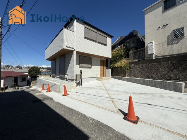 明石市朝霧東町2丁目　新築戸建の駐車場|●年中無休：当日予約可●駐車場広々！！アルファード等の大きなお車も駐車OK！車種により～4台駐車可！