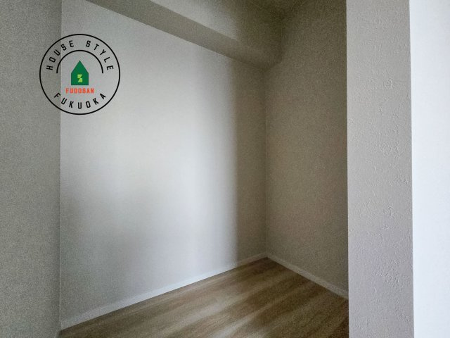 福岡市東区名島4丁目第4-2棟（1号棟）　の収納|洋服や大きな荷物が多い方や人数の多いご家族などは、一般的なクローゼットよりもウォークインクローゼットのほうが使い勝手が良いです。