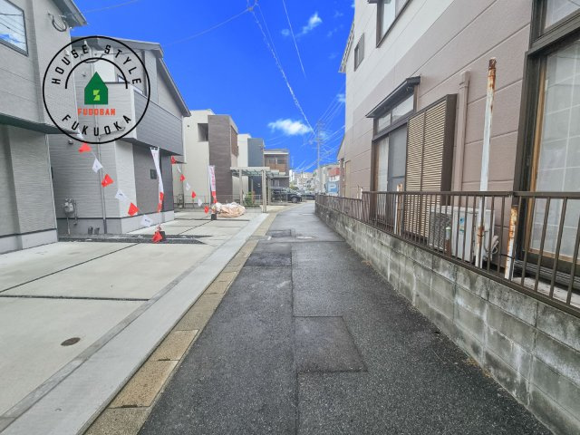 福岡市東区名島4丁目第4-2棟（1号棟）　の前面道路含む現地写真|前面道路です。