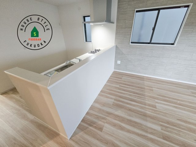 福岡市東区名島4丁目第4-2棟（1号棟）　のダイニング|会話が弾む場所として居心地の良いリビングです。