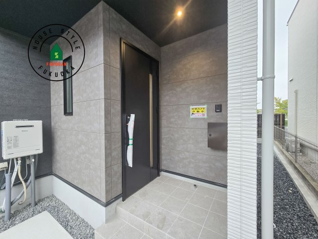 福岡市東区名島4丁目第4-2棟（1号棟）　の玄関|おでかけの時も帰った時も、「我が家」を最初に感じでもらえる素敵な空間に。