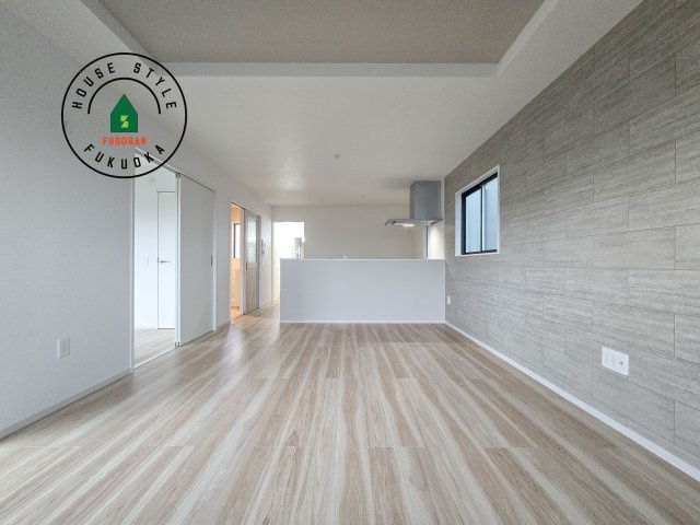 福岡市東区名島4丁目第4-2棟（1号棟）　の居間・リビング|キッチンからリビングをしっかり確認できます。家族の笑顔があふれる空間になりそうですね。