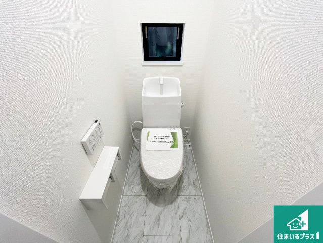 明石市中朝霧丘　新築一戸建てのトイレ|1・2階の2ヶ所にあるので、朝の忙しい時間の順番待ちもなく、深夜の利用にも大変便利です。