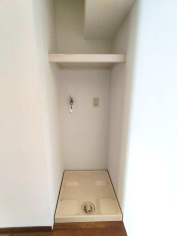 リーグレック元町の内装|室内洗濯機置き場です