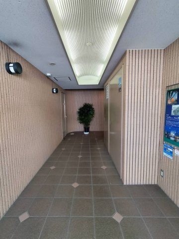 リーグレック元町のエントランス