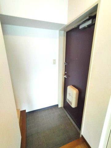 リーグレック元町の玄関