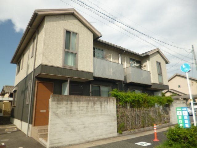 プラージュの外観