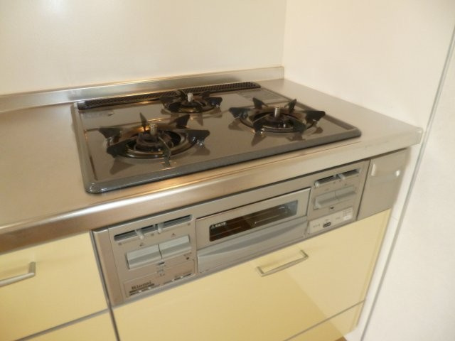 プラージュのキッチン|3口ガスコンロ