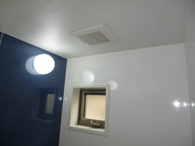 プラージュの浴室|浴室窓・換気扇