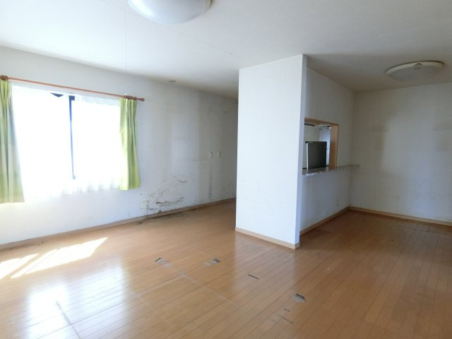 両三柳 中古住宅の居間・リビング