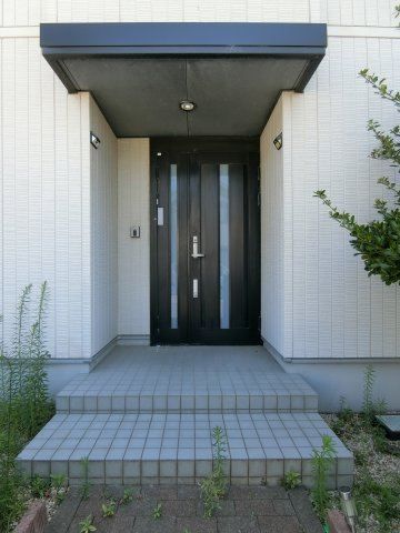 両三柳 中古住宅の玄関