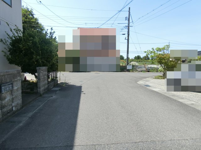 両三柳 中古住宅の前面道路含む現地写真