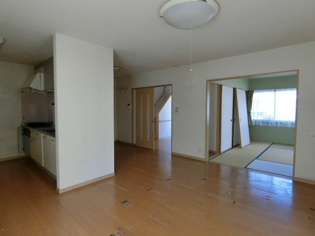 両三柳 中古住宅の居間・リビング