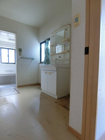 両三柳 中古住宅の独立洗面台