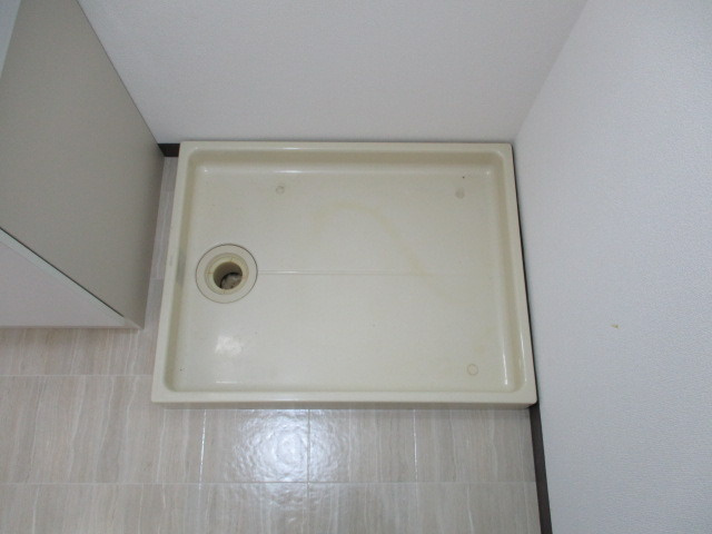 室内洗濯機置き場なので洗濯機が濡れる心配がないですね