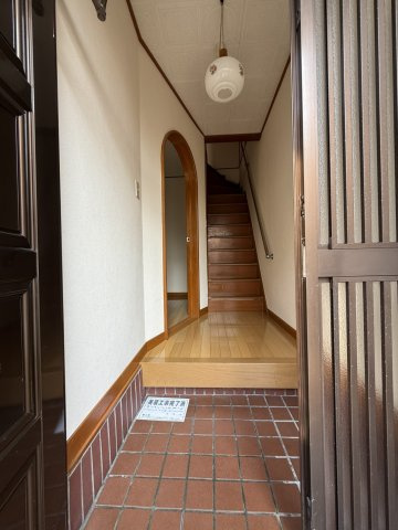 芦屋市朝日ケ丘町の一戸建ての玄関