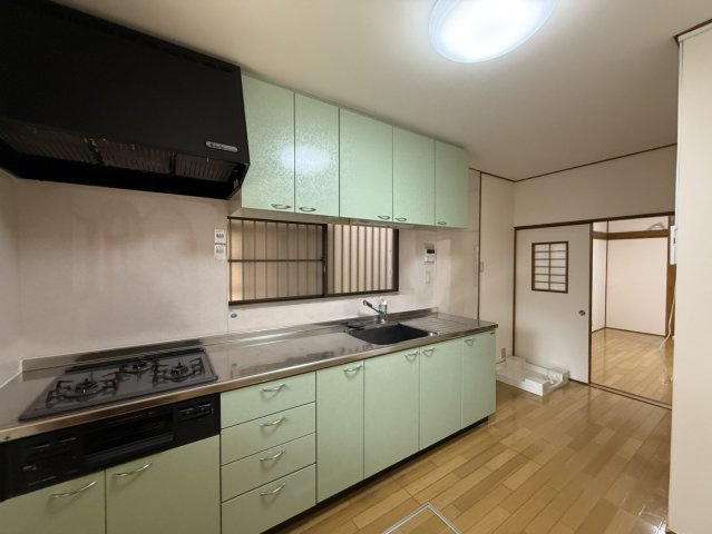 芦屋市朝日ケ丘町の一戸建てのキッチン