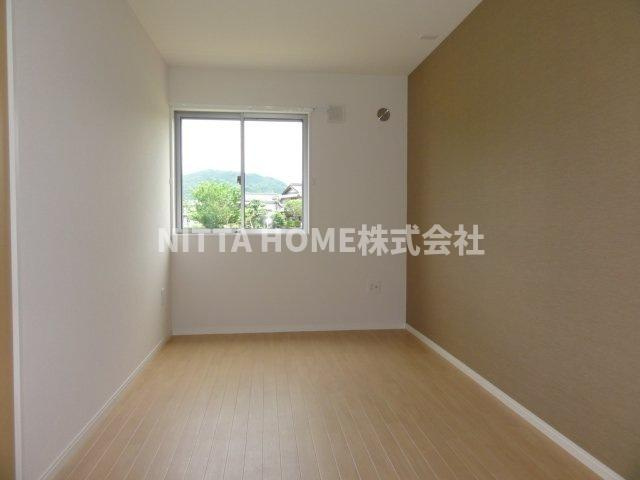 アジュールⅡの居間・リビング|洋室は６帖と５．９帖の２部屋あります◇