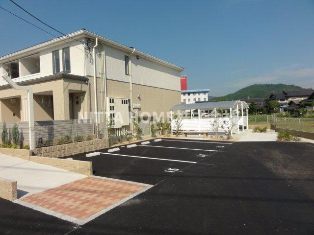 アジュールⅡの駐車場|敷地内に駐車場も完備★