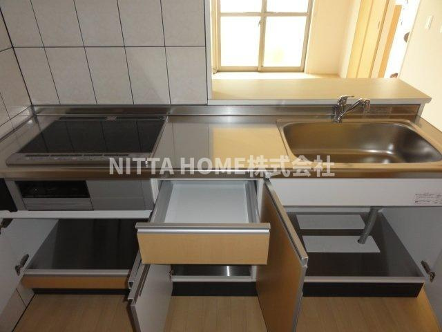 アジュールⅡのその他|キッチン収納です〇