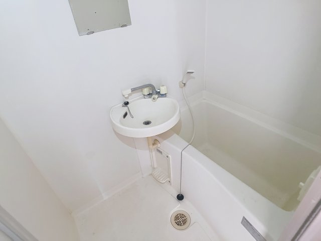 アラモード小白川の浴室