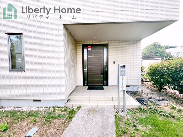 古河市中田　中古戸建の玄関