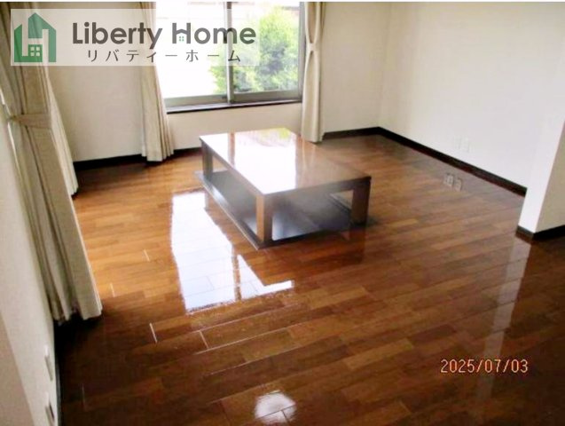 古河市中田　中古戸建の居間・リビング