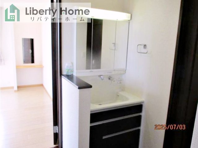 古河市中田　中古戸建の独立洗面台