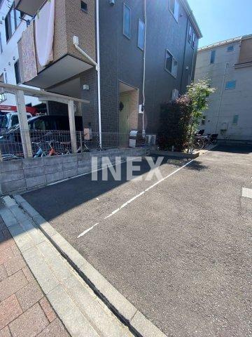 クレサール横中の駐車場