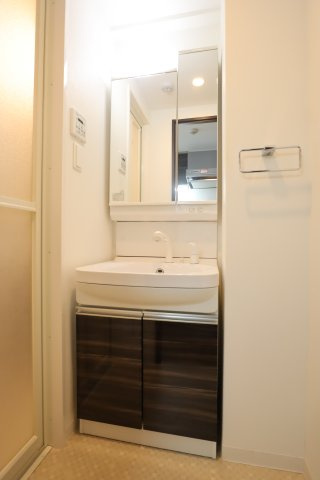 大阪市都島区高倉町３丁目の賃貸マンションの洗面所