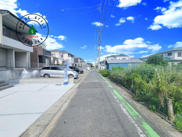 福岡市東区雁の巣2丁目第5-2棟（2号棟）　の前面道路含む現地写真|前面道路です。