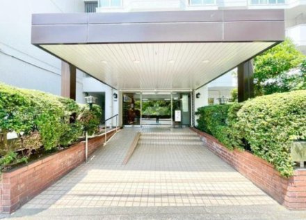 ニューライフ大森北のエントランス