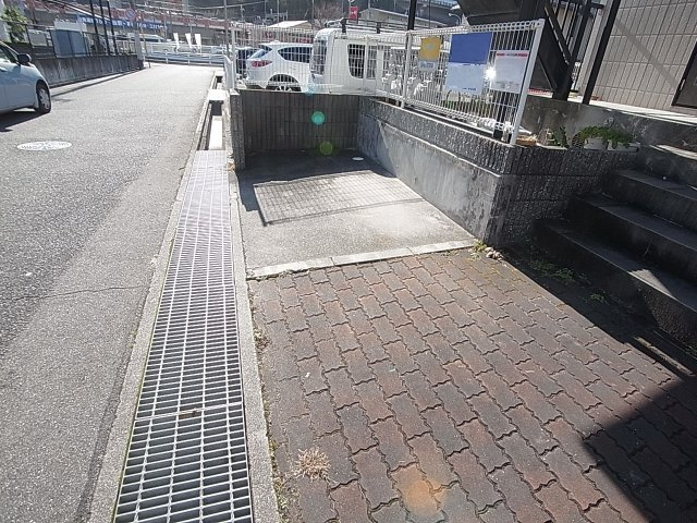 トゥインクル谷上のその他共用部分|敷地に駐輪スペース有ります