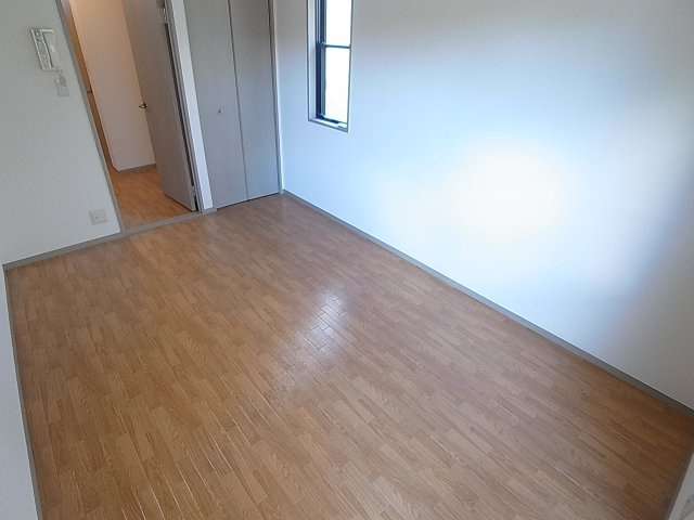 トゥインクル谷上の居間・リビング|角部屋で日当たり良好