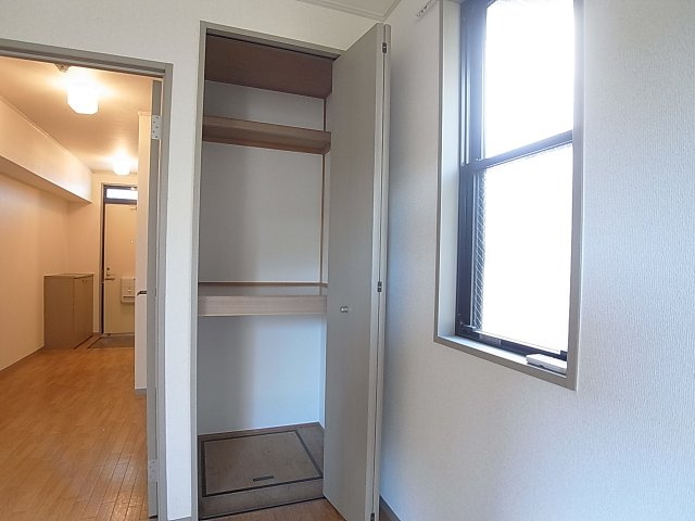 トゥインクル谷上の収納|クローゼット