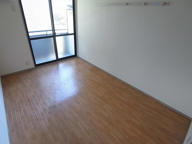 トゥインクル谷上の内装|フローリングもぴかぴかで非常に綺麗