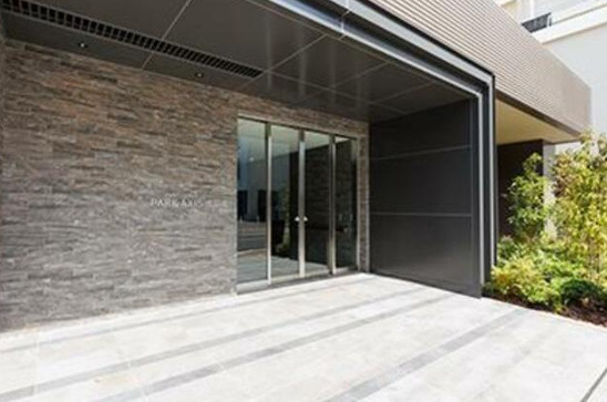 パークアクシス赤羽南のエントランス