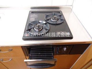 マーヴェラス（Ｍａｒｖｅｌｏｕｓ）のキッチン|２口ガスコンロとグリルがついています◎