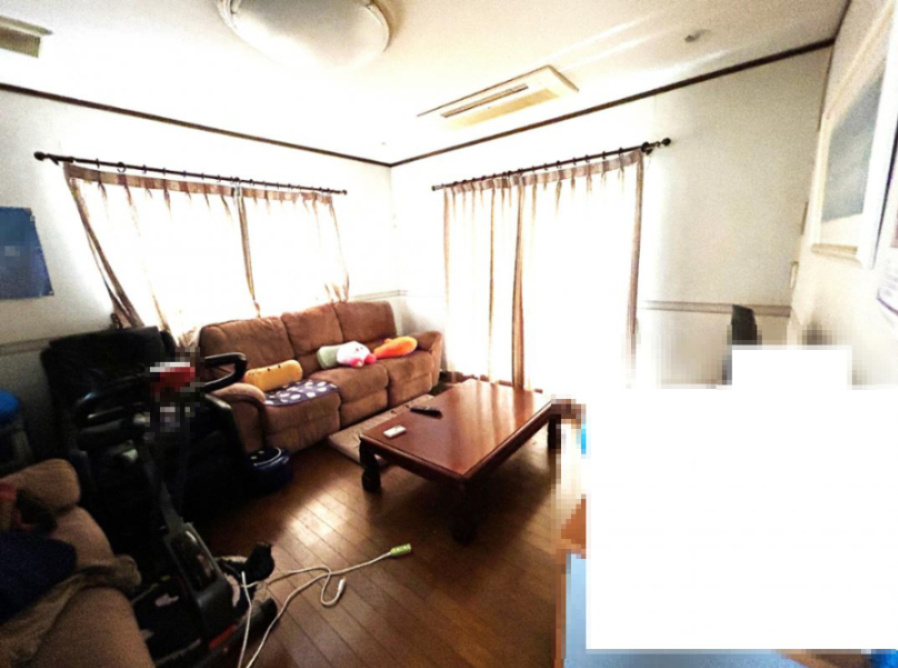 ひたちなか市津田東2丁目　中古戸建の居間・リビング|リビング大きな窓からは、暖かな日の光が降り注ぎます・・・