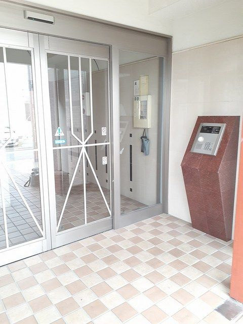 グランドールかさでらのエントランス