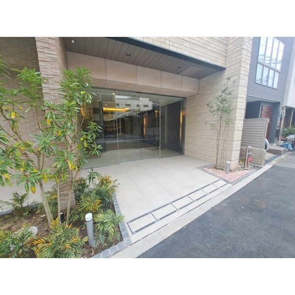 スプランディッド弁天町のエントランス