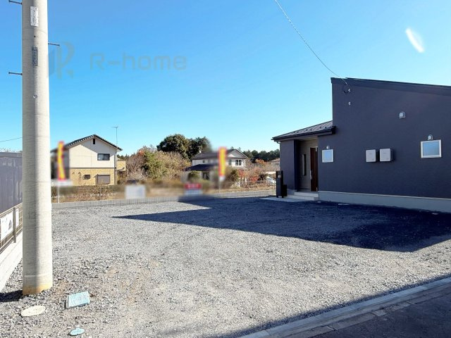 第1石岡市下林　新築戸建て　1号棟の駐車場|カースペースは3台完備。ゲスト用のスペースも確保できますね♪