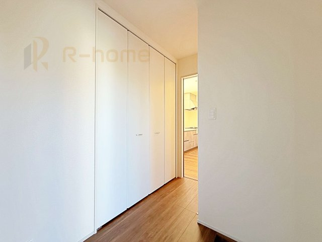 第1石岡市下林　新築戸建て　1号棟の収納|掃除機などの収納に便利なホール収納！