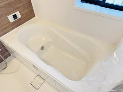 【浴室】 | 松戸市八ケ崎６丁目新築戸建【八ヶ崎小学校：2分】 | 足を伸ばせる広々浴槽で毎日リラックス♪