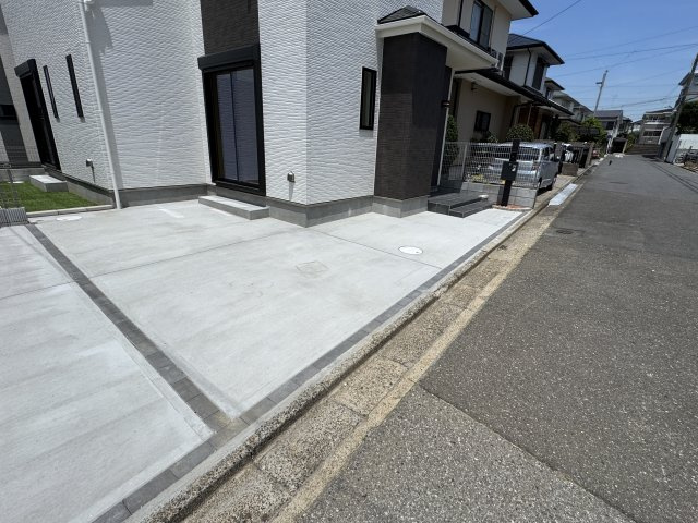 松戸市八ケ崎６丁目新築戸建【八ヶ崎小学校：2分】の駐車場|2号棟駐車スペース・2台駐車可