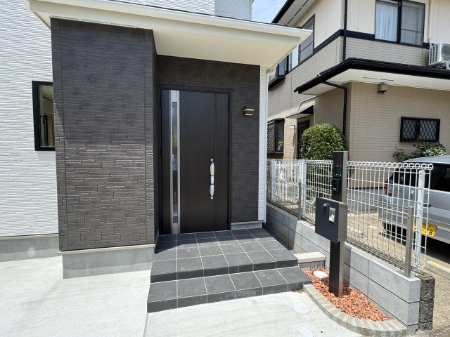 松戸市八ケ崎６丁目新築戸建【八ヶ崎小学校：2分】のエントランス|エントランス・玄関ポーチ