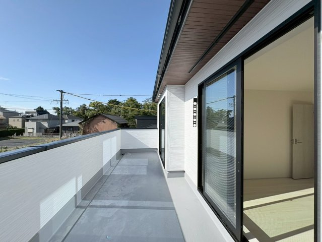 【商談中】リーブルガーデン　岐阜市敷島町８丁目第２　全２区画分譲のバルコニー|バルコニーは南向きで洗濯物もよく乾きます！強度と表面積硬度を持つFPRで防水しています。