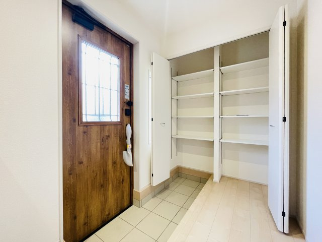 【玄関】 | 熊谷市宮本町第２　Livele Garden.s　新築戸建　全２棟　2号棟